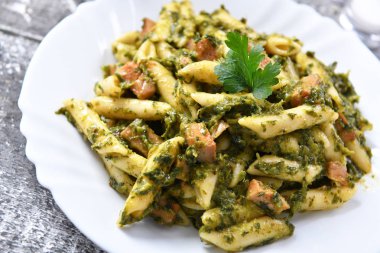 Ispanak ve et ile Penne makarna 