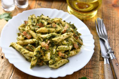 Ispanak ve et ile Penne makarna