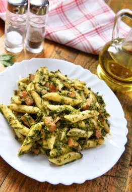 Ispanak ve et ile Penne makarna