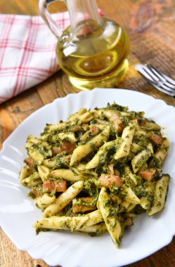 Ispanak ve et ile Penne makarna