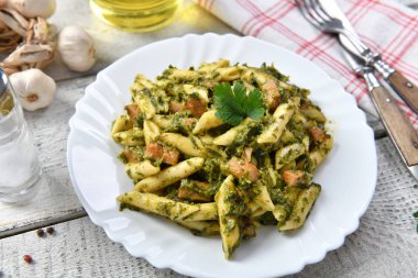 Ispanak ve et ile Penne makarna