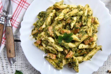 Ispanak ve et ile Penne makarna