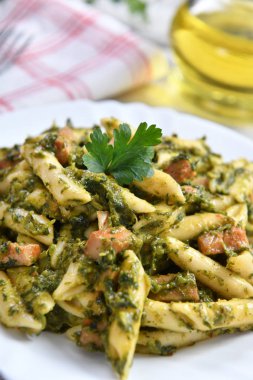 Ispanak ve et ile Penne makarna