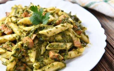 Penne makarna ıspanak ile