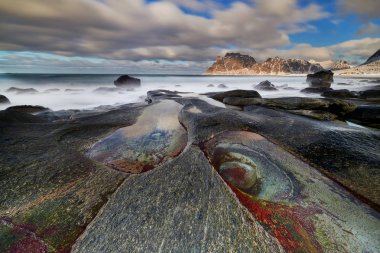 Kuzeyin Ünlü Gözü - Utakleiv plajı, Lofotens, Norveç
