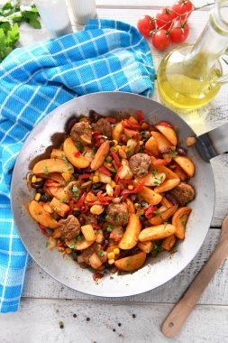 Pan et parçaları ile sebze