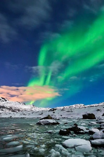 Norveç üzerinde Aurora borealis — Stok fotoğraf