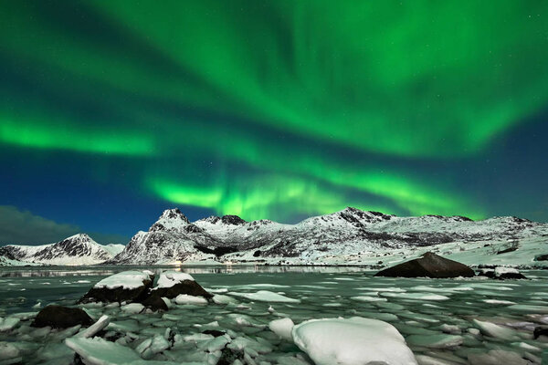 Aurora borealis над Норвегией
