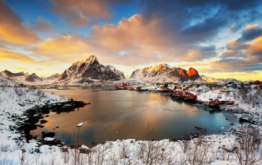 Norveç'te güzel gündoğumu - lofotens - Reine