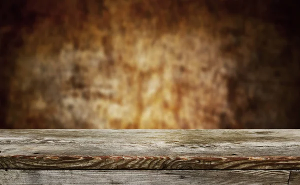 Lege houten tafel achtergrond voor display montages — Stockfoto