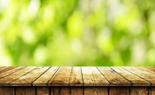 Пустой деревянный стол — стоковое фото