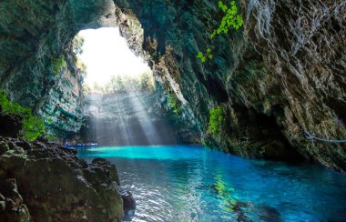 Ünlü melissani Gölü Kefalonia Adası - Yunanistan