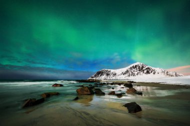 Norveç üzerinde Aurora borealis