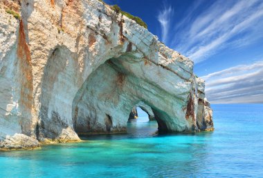 Zakynthos adasındaki mavi mağaralar - Yunanistan