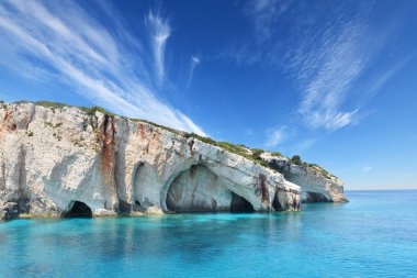 Zakynthos adasındaki mavi mağaralar - Yunanistan