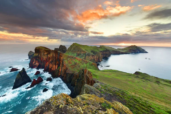 Пейзаж острова Мадейра - Ponta de sao Lourenco — стоковое фото