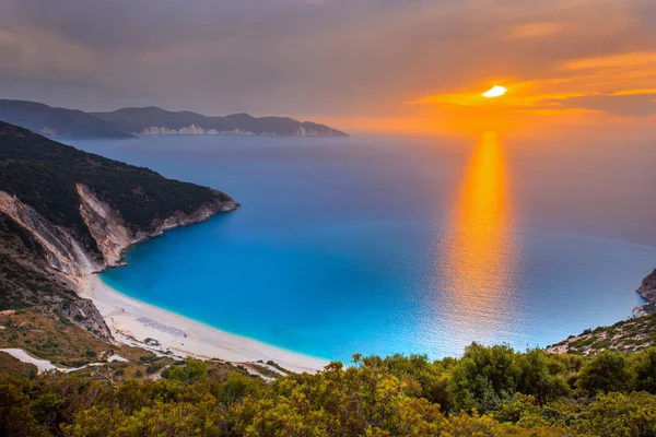 Famosa playa Mirtos en la isla de Cefalonia en Grecia —  Fotos de Stock