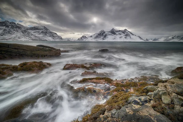 ノルウェーロフォテンスの風景 - 長時間露光写真 — ストック写真