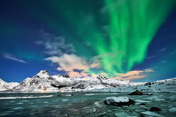 Aurora borealis landskap — Stockfoto