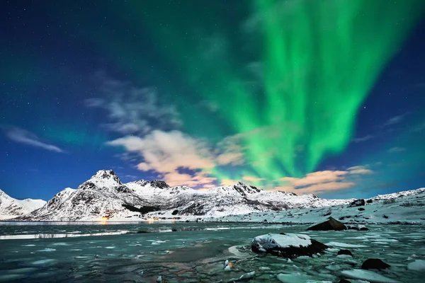 Aurora borealis manzara — Stok fotoğraf