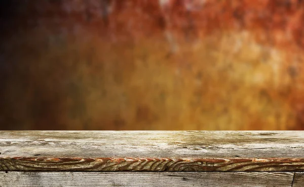 Ekran montajları için boş ahşap masa arka planı