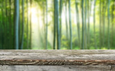 Ekran montajları için boş ahşap masa arka planı