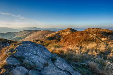 Sonbaharda Bieszczady dağlarının manzarası