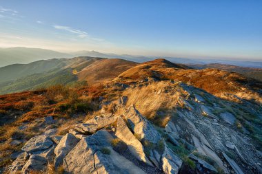 Sonbaharda Bieszczady dağlarının manzarası