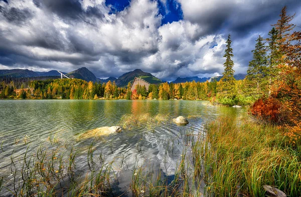 Őszi táj Strbskie Pleso a szlovák Tátra hegyek — Stock Fotó