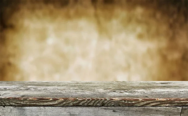 Fond de table en bois vide pour montages d'affichage — Photo