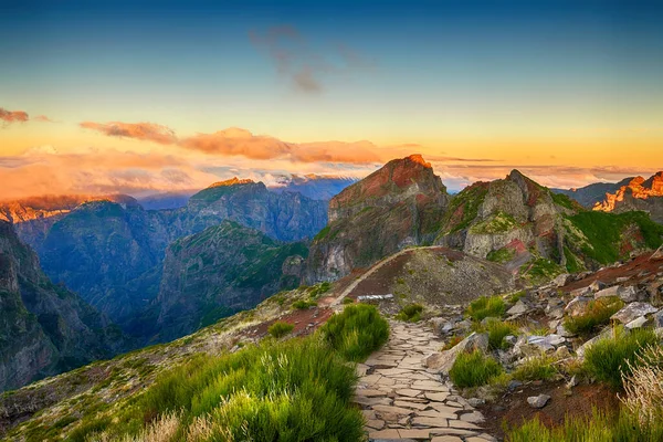 Madeira adasının manzarası - Portekiz