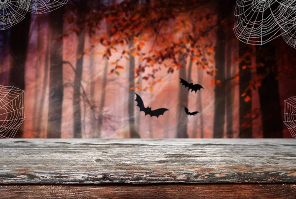 Lege houten tafel - Halloween achtergrond — Stockfoto