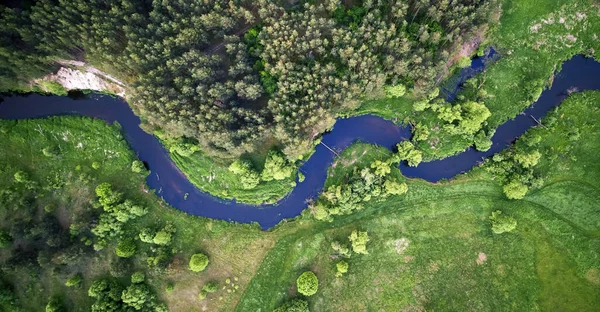 Letecká krajina - divoká řeka v létě — Stock fotografie