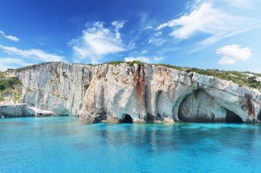 Zakynthos adasındaki mavi mağaralar - Yunanistan
