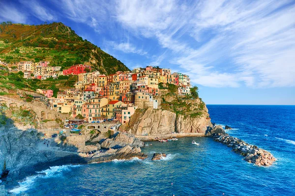 Berömd stad Manarola i Italien - Cinque Terre, Ligurien — Stockfoto