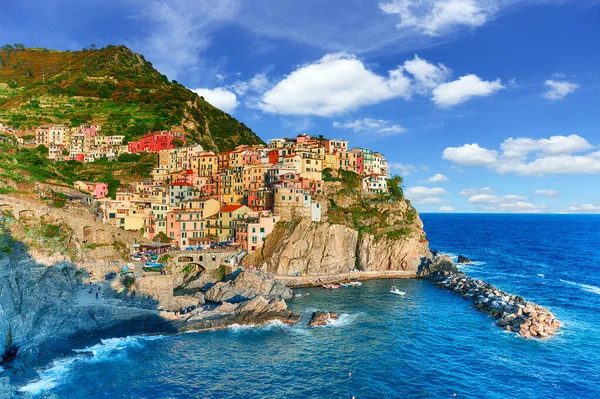 Berömd stad Manarola i Italien - Cinque Terre, Ligurien — Stockfoto