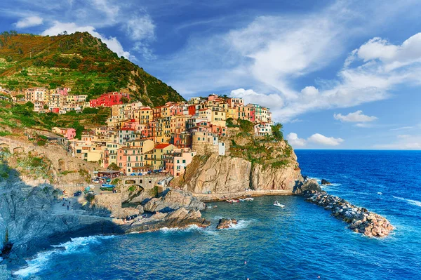 Berömd stad Manarola i Italien - Cinque Terre, Ligurien — Stockfoto