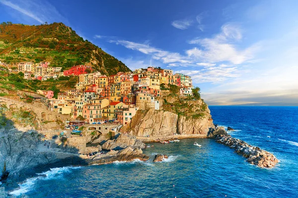 Famous city of Manarola in Italy - Cinque Terre, Liguria — Stock Photo, Image