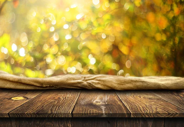 Lege oude houten tafel achtergrond — Stockfoto