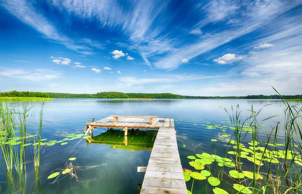 Bella giornata estiva sul distretto lacustre di Masuria in Polonia — Foto Stock