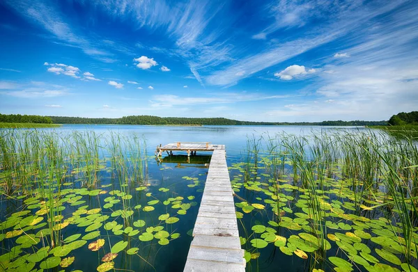 Belle journée d'été sur le district du lac de masurie en Pologne — Photo