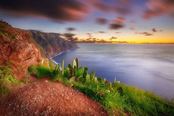 Beau coucher de soleil sur l'île de Madère — Photo