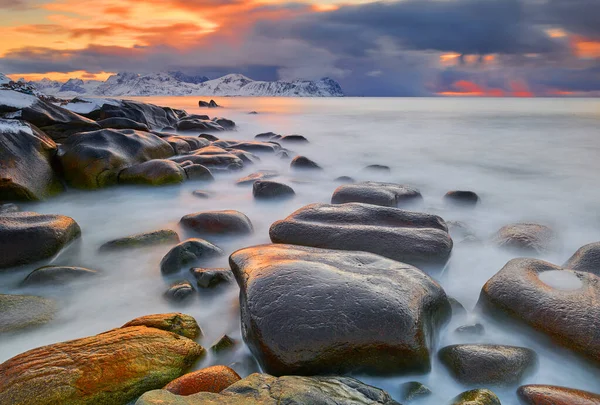 Krajina Norska lofotens při západu slunce — Stock fotografie