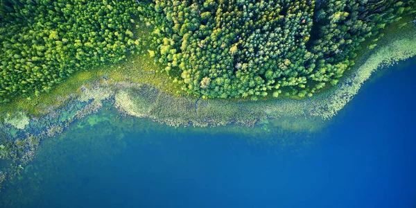 Letecká krajina od dronu - pobřeží — Stock fotografie