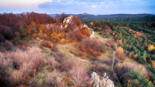 Herbst bei jura krakowsko-czestochowska in Polen - Drohnenschuss — Stockfoto