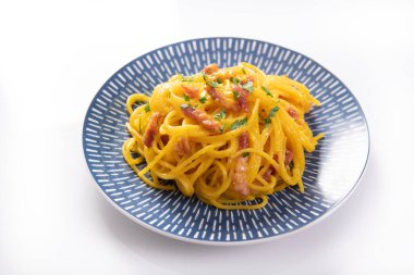 Lezzetli carbonara makarnası. Yakın çekim.