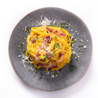 Lezzetli carbonara makarnası. Yakın çekim.