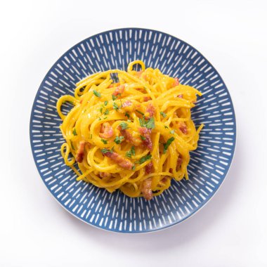 Lezzetli carbonara makarnası. Yakın çekim.