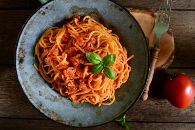 Domates soslu makarna.