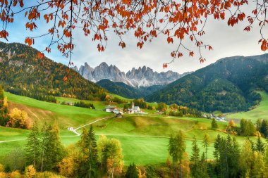 İtalyan dolomitlerinin güzel manzarası - Santa Maddalena